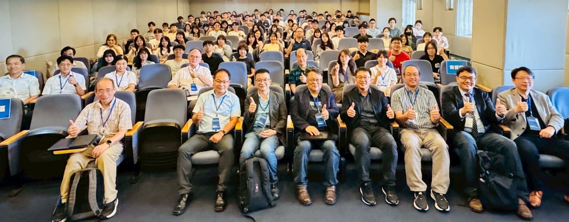 活動當日約150人參與，於開幕合影留念